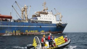 senegal-naydenov-trawler-greenpeace.si